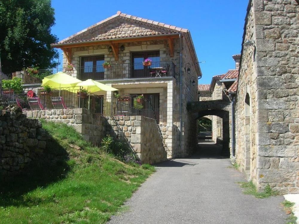 Aux Vieux Arceaux Hotel Mercuer Buitenkant foto