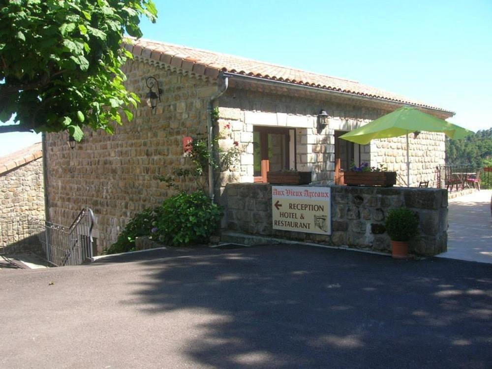 Aux Vieux Arceaux Hotel Mercuer Buitenkant foto