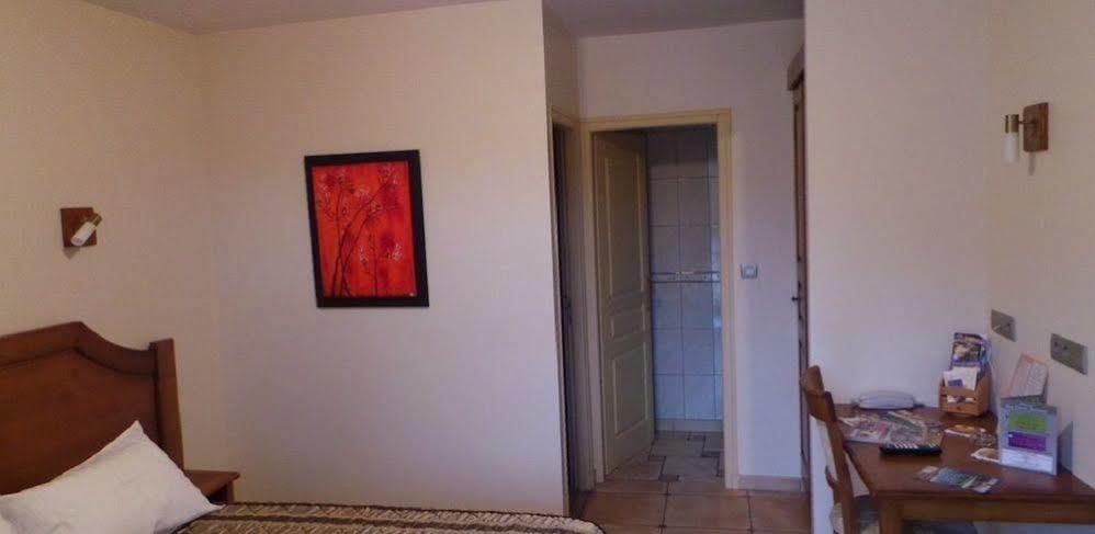 Aux Vieux Arceaux Hotel Mercuer Buitenkant foto