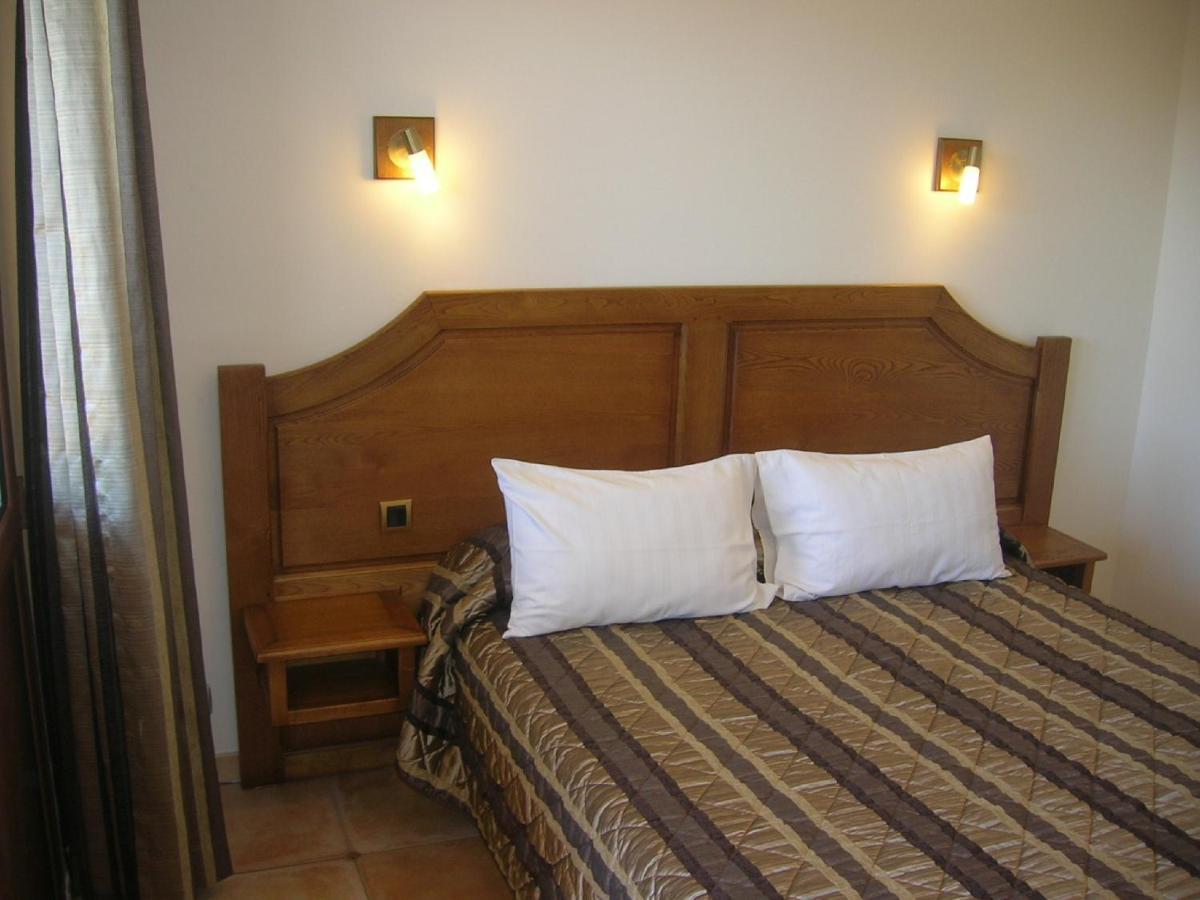 Aux Vieux Arceaux Hotel Mercuer Kamer foto